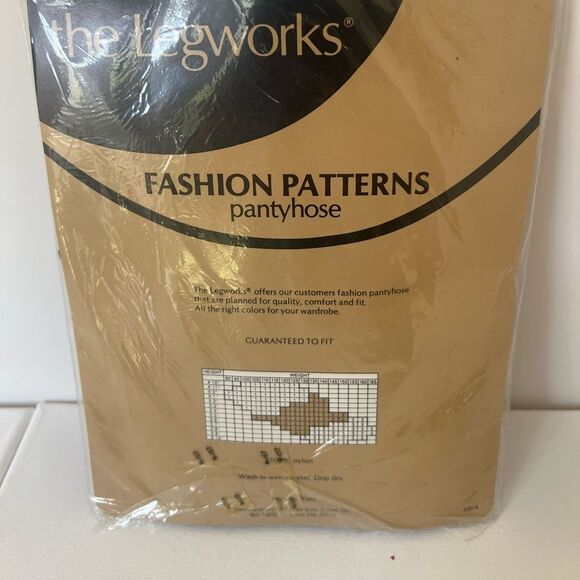 The Legwork’s Fashion Patterns Pantyhose Black Feathers Mesh Sz 1 S-M NISP - Picture 2 of 2